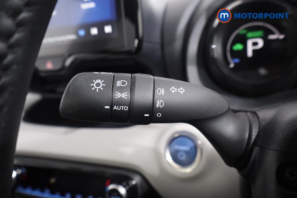 Toyota Yaris Excel Automatic Petrol-Electric Hybrid Hatchback - Stock Number (1548658) - 10th supplementary image