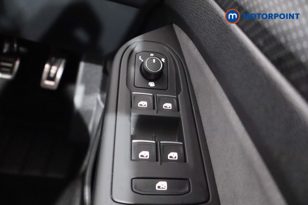 Volkswagen Golf R-Line Manual Petrol Hatchback - Stock Number (1550370) - 17th supplementary image