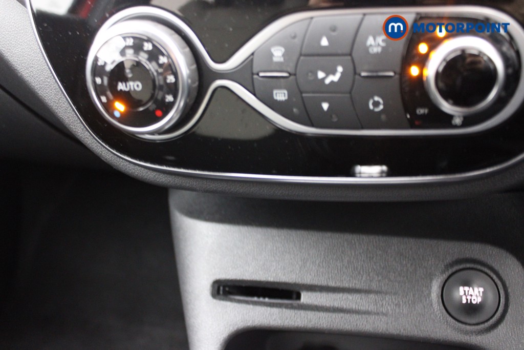 Renault Captur Iconic Manual Petrol SUV - Stock Number (1539220) - 8th supplementary image