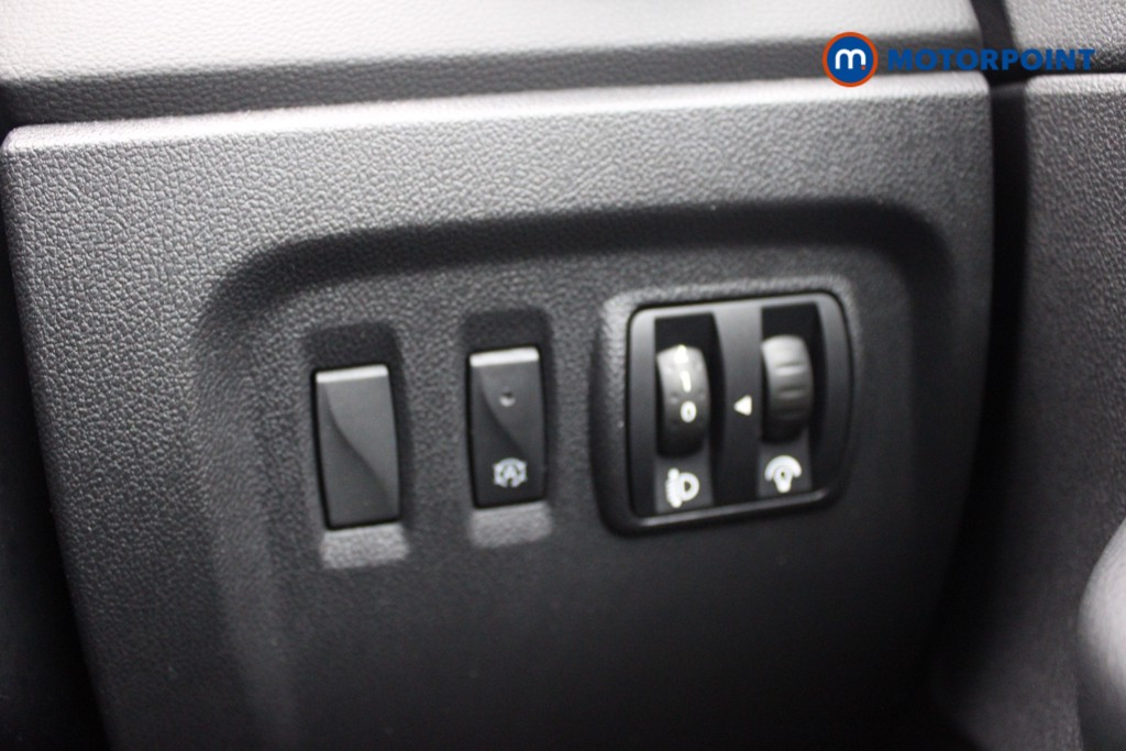 Renault Captur Iconic Manual Petrol SUV - Stock Number (1539220) - 13th supplementary image