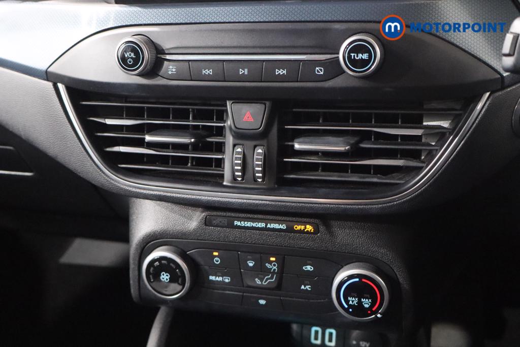 Ford Focus Active Edition Manual Petrol-Electric Hybrid Hatchback - Stock Number (1542681) - 4th supplementary image