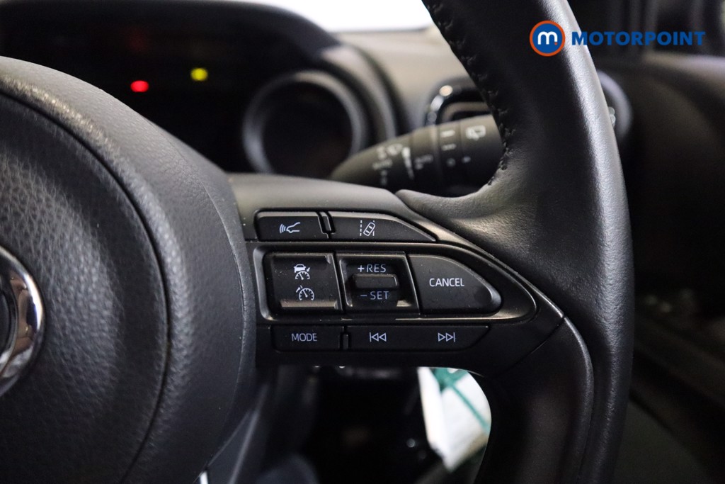 Toyota Yaris Design Automatic Petrol-Electric Hybrid Hatchback - Stock Number (1545307) - 10th supplementary image