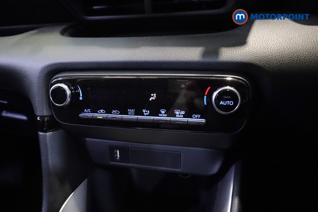 Toyota Yaris Design Automatic Petrol-Electric Hybrid Hatchback - Stock Number (1545307) - 16th supplementary image