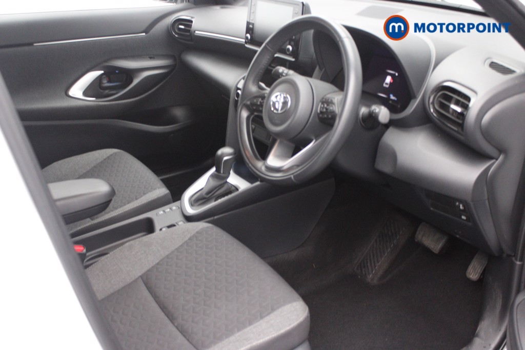 Toyota Yaris Cross Design Automatic Petrol-Electric Hybrid Estate - Stock Number (1546926) - 2nd supplementary image