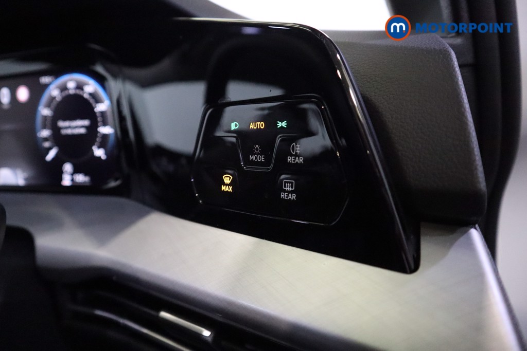 Volkswagen Golf Life Manual Petrol Hatchback - Stock Number (1547140) - 4th supplementary image