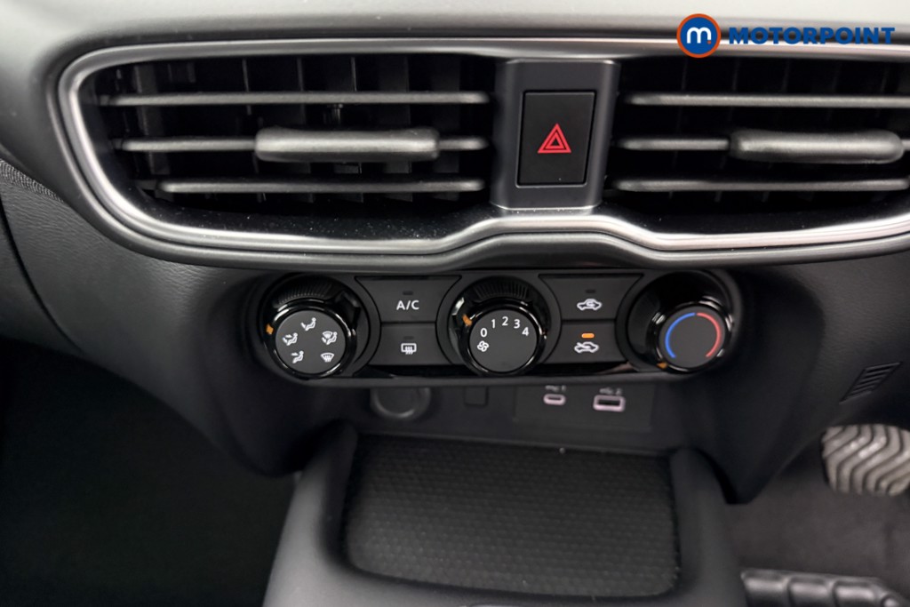 Nissan Juke Acenta Premium Automatic Petrol SUV - Stock Number (1548805) - 8th supplementary image