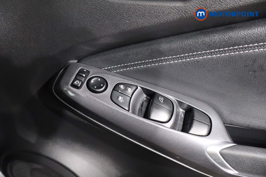 Nissan Juke N-Connecta Automatic Petrol SUV - Stock Number (1545552) - 17th supplementary image