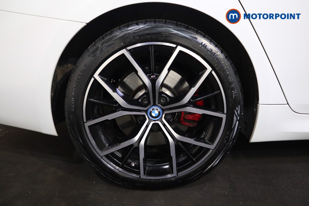 BMW 5 Series M Sport Automatic Petrol Plug-In Hybrid Estate - Stock Number (1546937) - 17th supplementary image