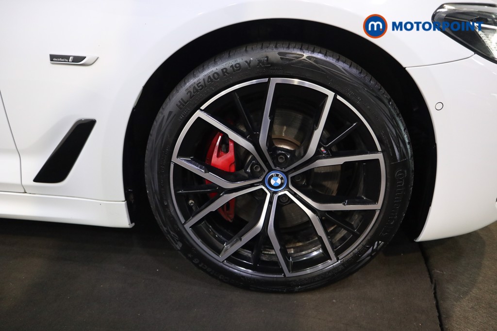 BMW 5 Series M Sport Automatic Petrol Plug-In Hybrid Estate - Stock Number (1546937) - 18th supplementary image