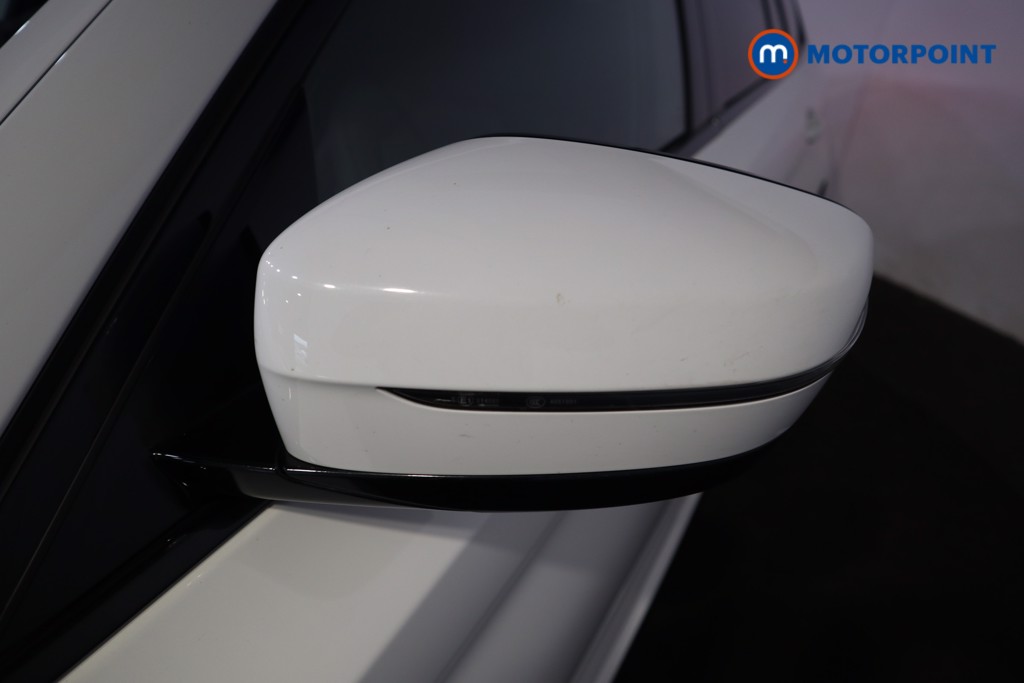 BMW 5 Series M Sport Automatic Petrol Plug-In Hybrid Estate - Stock Number (1546937) - 28th supplementary image