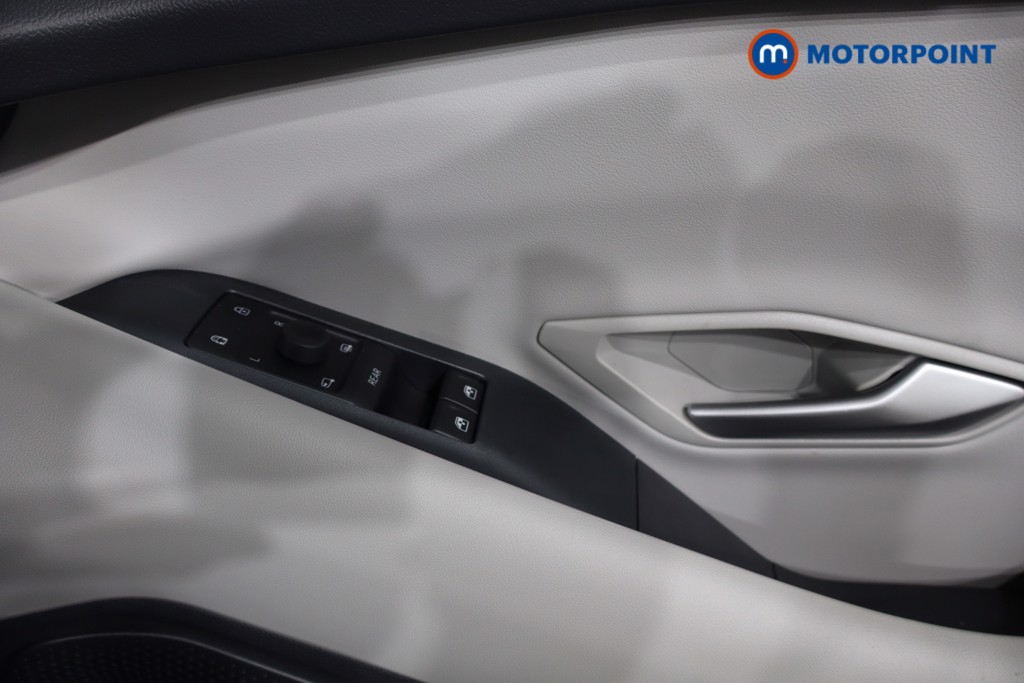 Ford Explorer Select Automatic Electric SUV - Stock Number (1549589) - 21st supplementary image