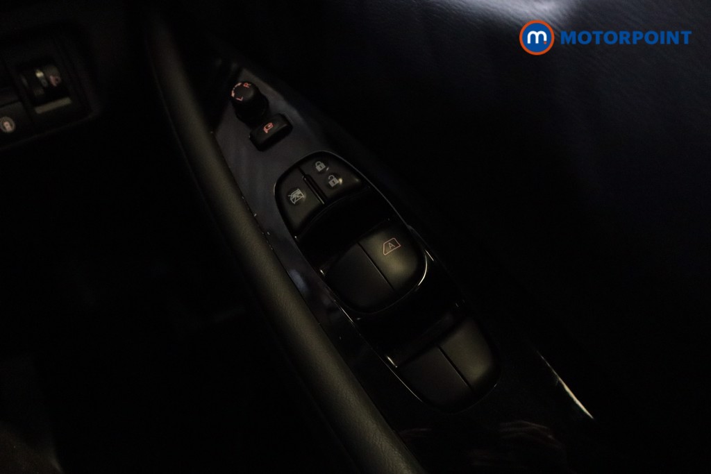 Nissan Leaf N-Connecta Automatic Electric Hatchback - Stock Number (1548763) - 5th supplementary image