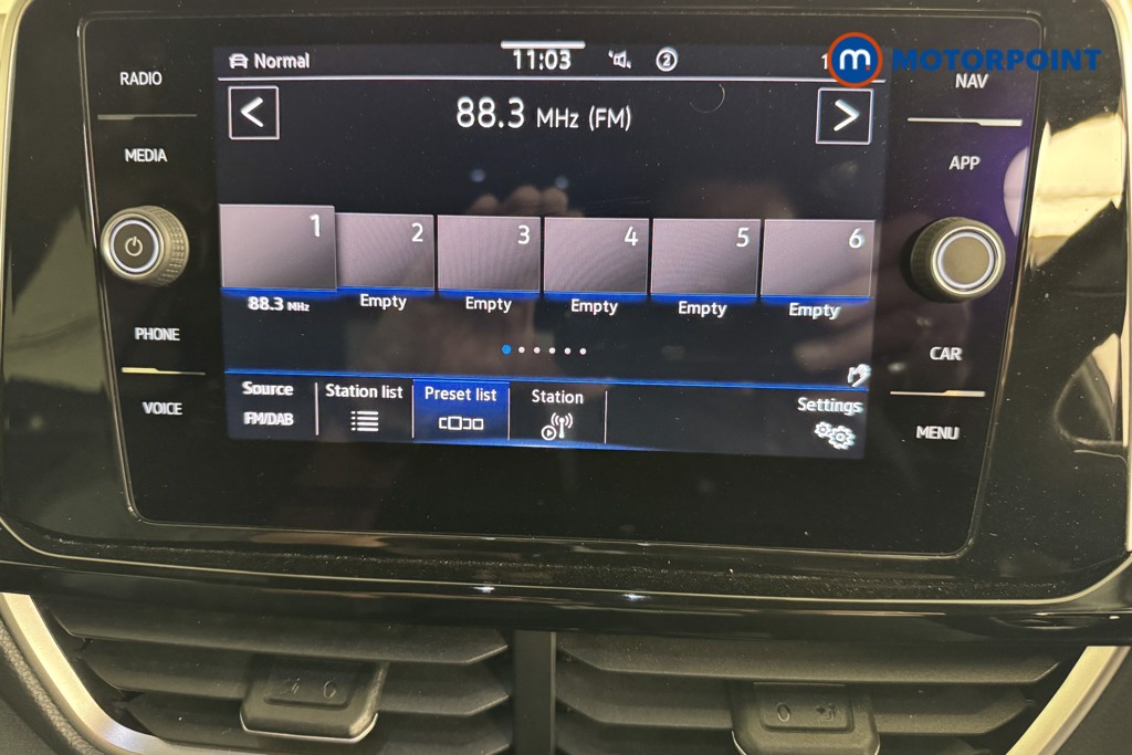 Volkswagen T-Roc R-Line Manual Petrol SUV - Stock Number (1543576) - 2nd supplementary image