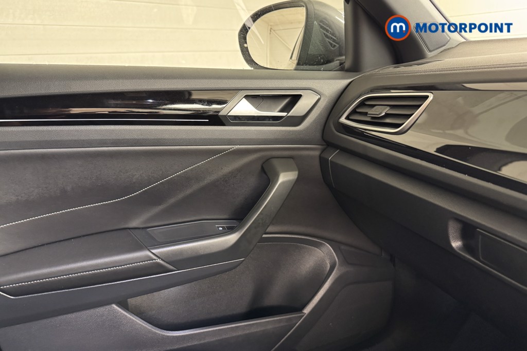 Volkswagen T-Roc R-Line Manual Petrol SUV - Stock Number (1543576) - 13th supplementary image