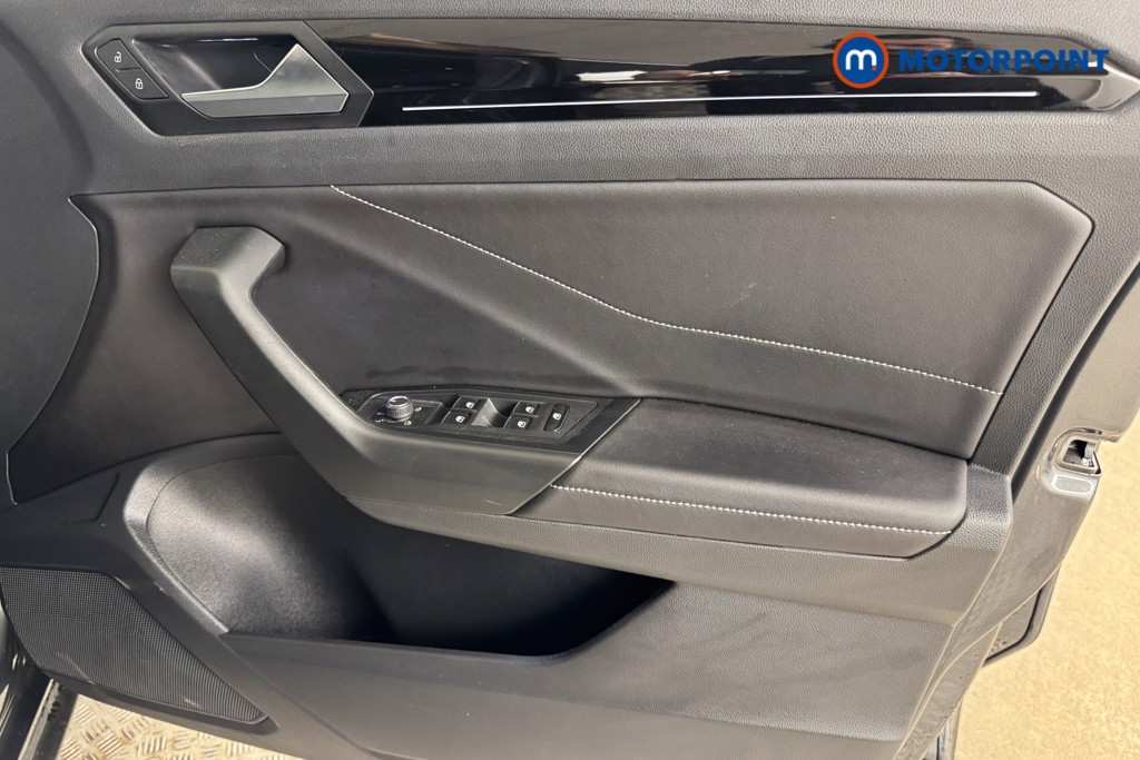 Volkswagen T-Roc R-Line Manual Petrol SUV - Stock Number (1543576) - 17th supplementary image