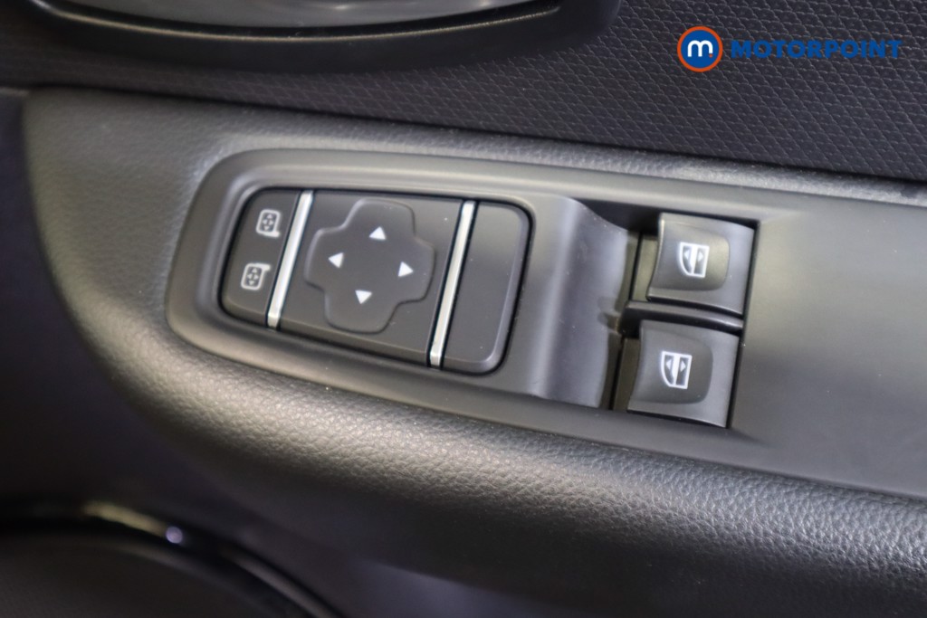 Renault Clio Iconic Manual Petrol Hatchback - Stock Number (1544401) - 7th supplementary image