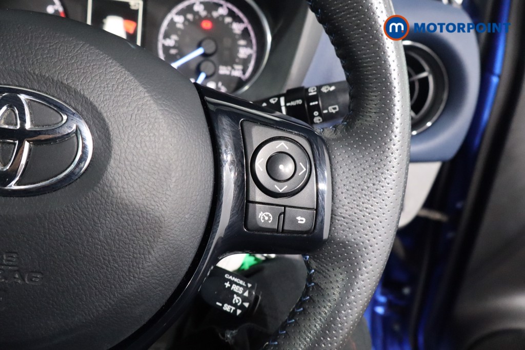 Toyota Yaris Bi-Tone Manual Petrol Hatchback - Stock Number (1550817) - 8th supplementary image