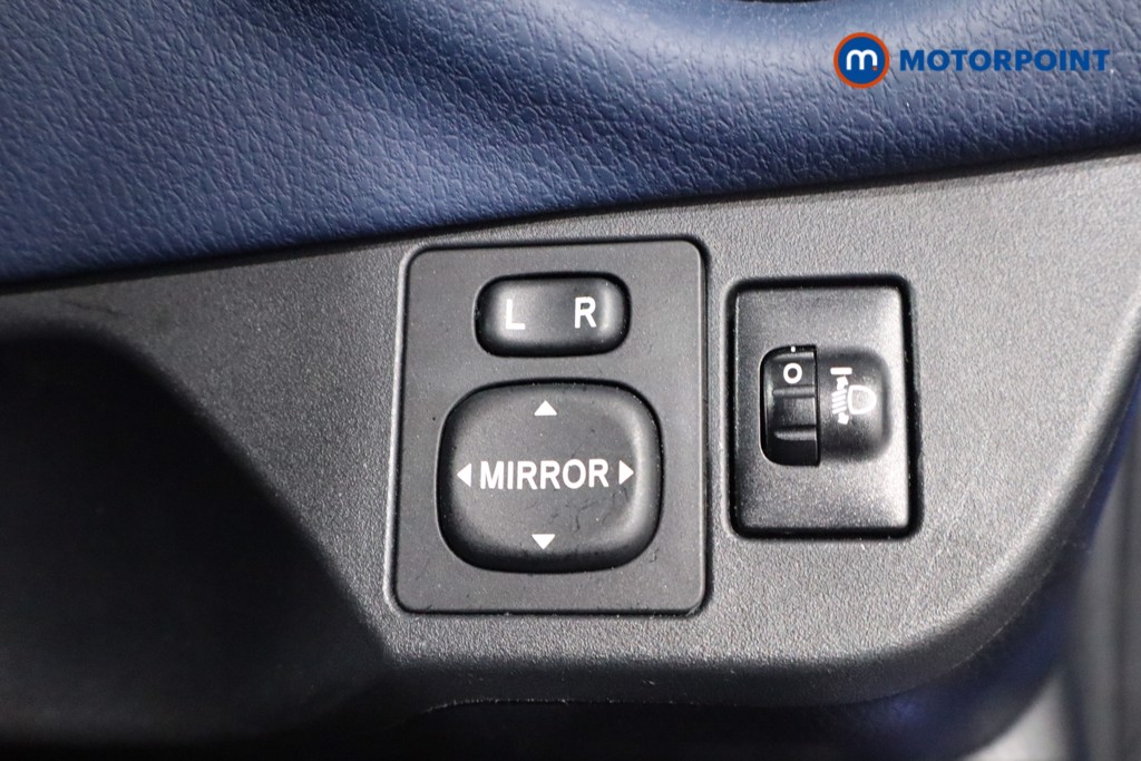 Toyota Yaris Bi-Tone Manual Petrol Hatchback - Stock Number (1550817) - 19th supplementary image