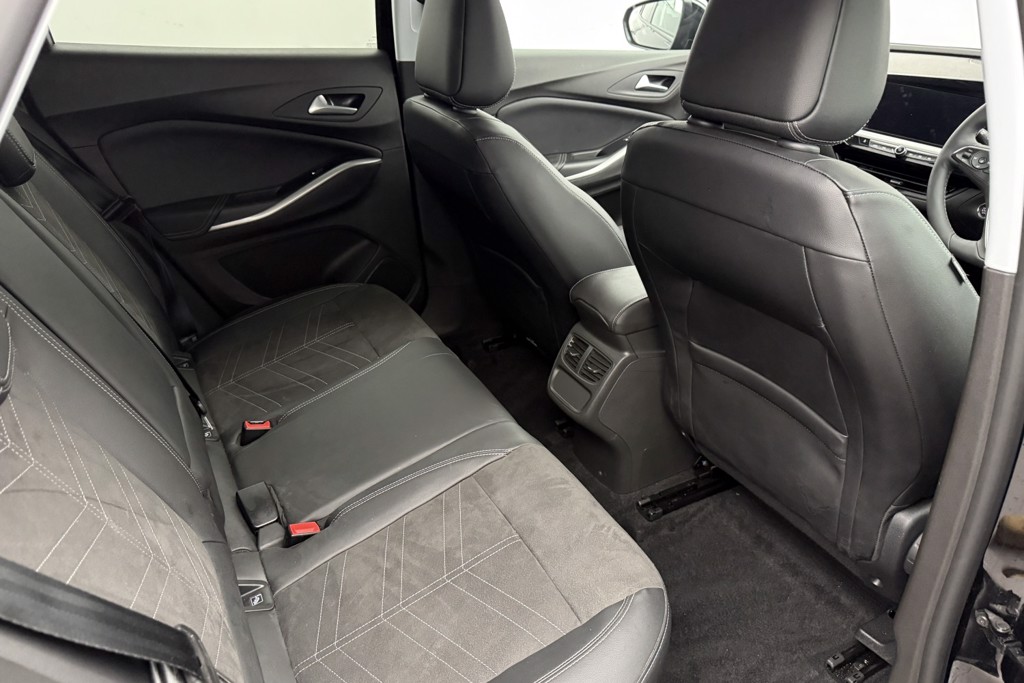 Vauxhall Grandland Ultimate Manual Petrol SUV - Stock Number (1539546) - 22nd supplementary image