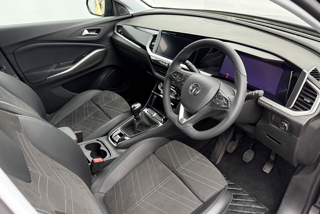 Vauxhall Grandland Ultimate Manual Petrol SUV - Stock Number (1539546) - 1st supplementary image