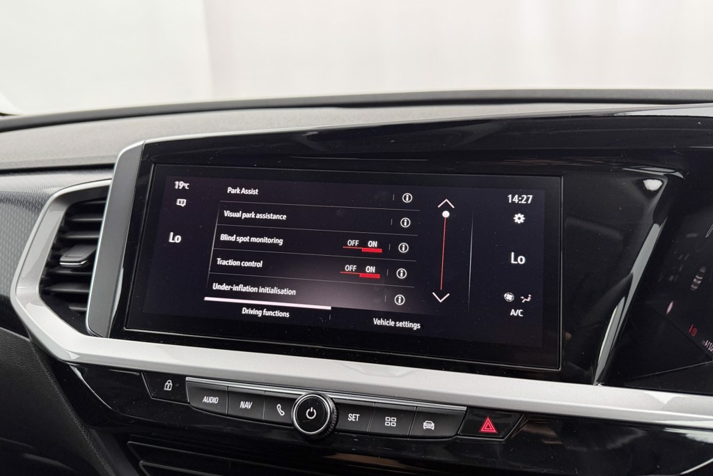 Vauxhall Grandland Ultimate Manual Petrol SUV - Stock Number (1539566) - 9th supplementary image