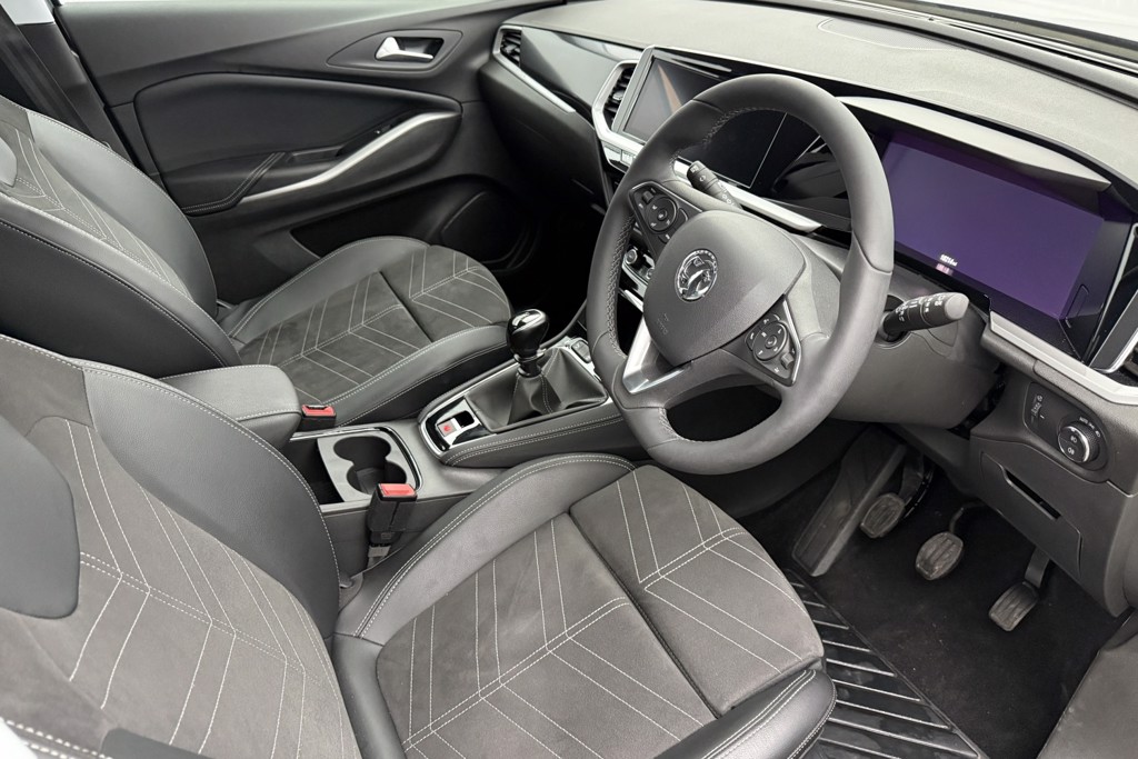 Vauxhall Grandland Ultimate Manual Petrol SUV - Stock Number (1539566) - 1st supplementary image
