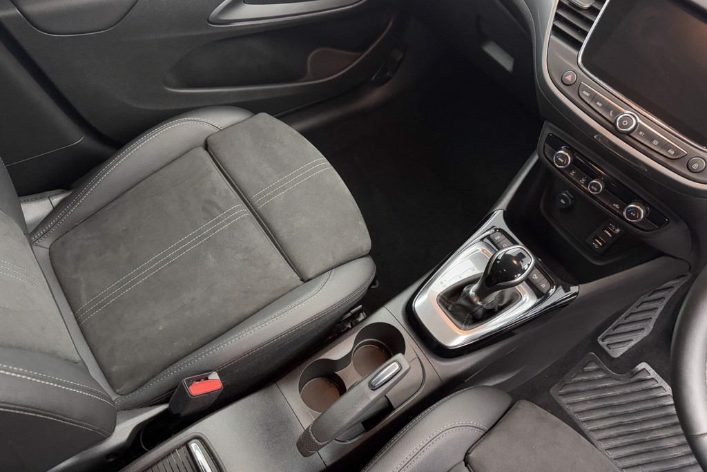Vauxhall Crossland Ultimate Automatic Petrol SUV - Stock Number (1539787) - 10th supplementary image