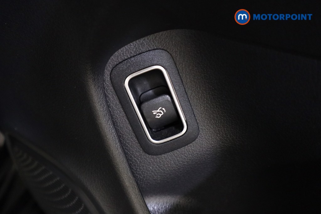 Mercedes-Benz CLA Amg Line Automatic Petrol Coupe - Stock Number (1540561) - 12th supplementary image
