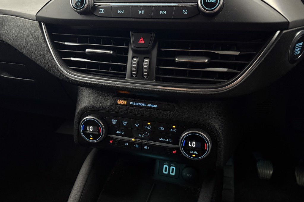 Ford Focus Titanium Edition Manual Petrol-Electric Hybrid Hatchback - Stock Number (1540798) - 12th supplementary image