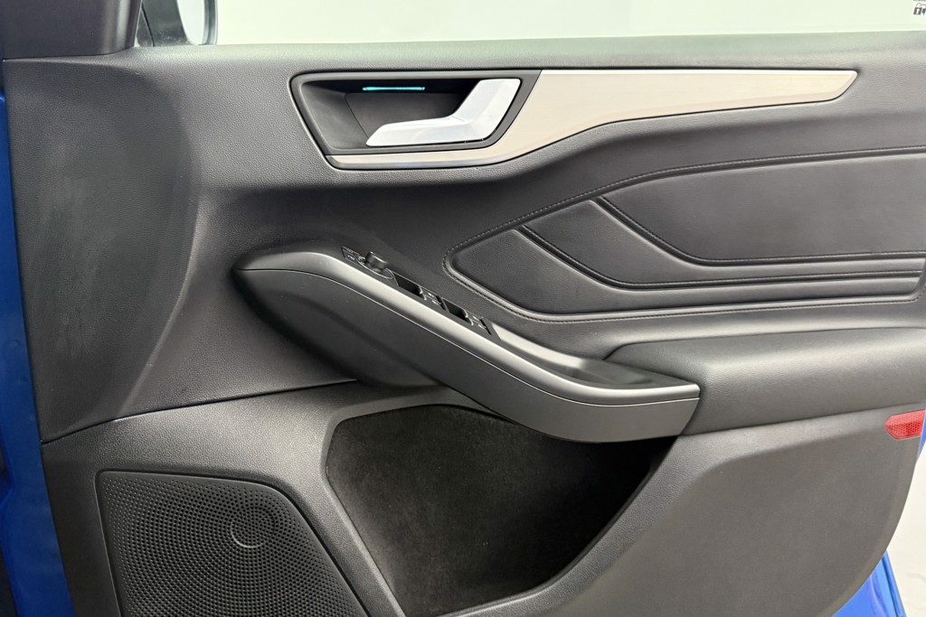 Ford Focus Titanium Edition Manual Petrol-Electric Hybrid Hatchback - Stock Number (1540798) - 18th supplementary image