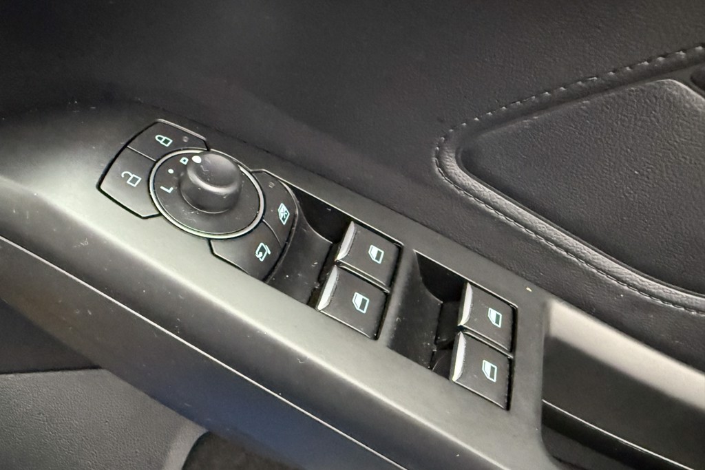 Ford Focus Titanium Edition Manual Petrol-Electric Hybrid Hatchback - Stock Number (1540798) - 19th supplementary image