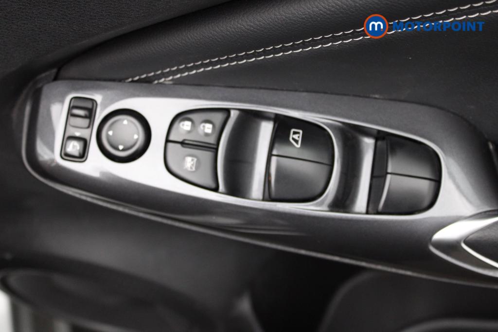 Nissan Juke N-Connecta Automatic Petrol SUV - Stock Number (1541016) - 11th supplementary image
