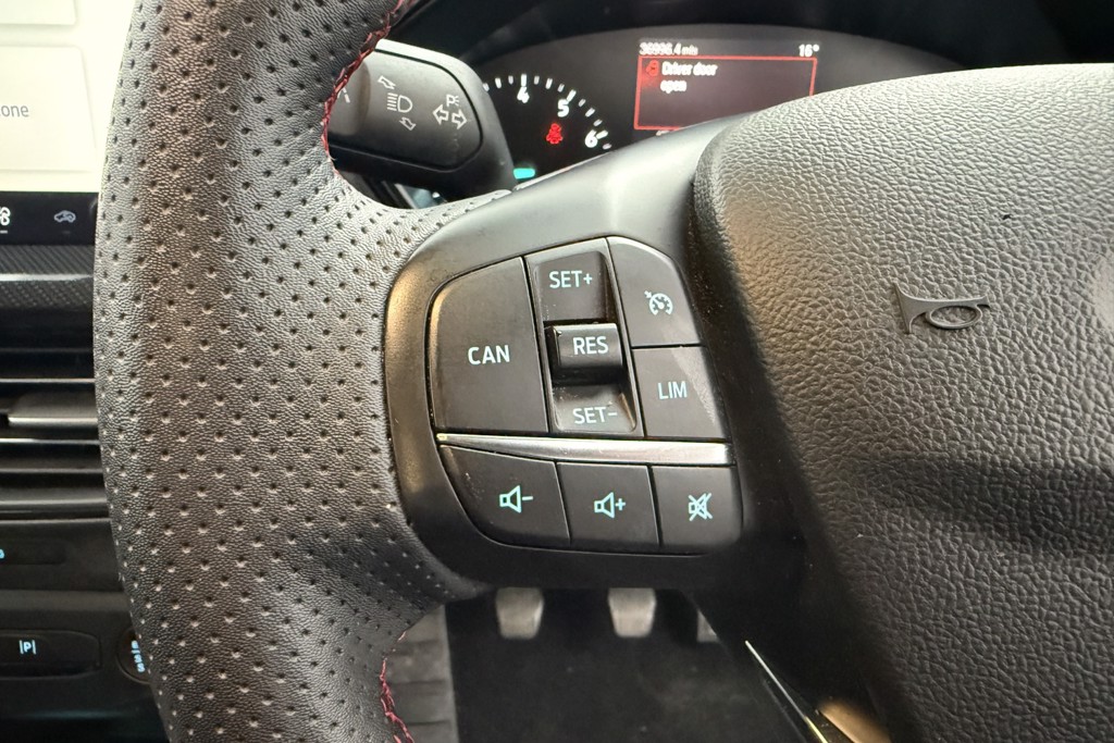 Ford Focus St-Line Edition Manual Petrol-Electric Hybrid Hatchback - Stock Number (1541483) - 3rd supplementary image