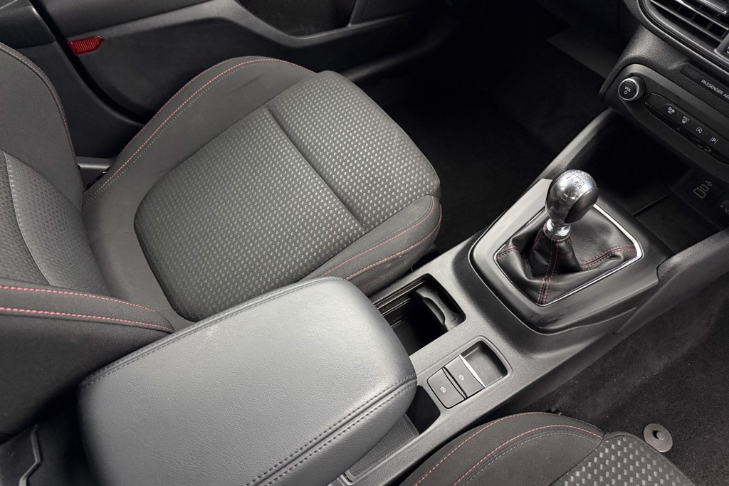 Ford Focus St-Line Edition Manual Petrol-Electric Hybrid Hatchback - Stock Number (1541483) - 11th supplementary image