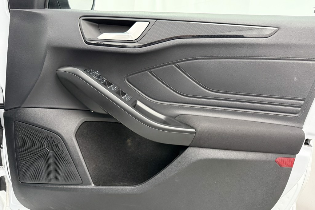 Ford Focus St-Line Edition Manual Petrol-Electric Hybrid Hatchback - Stock Number (1541483) - 12th supplementary image
