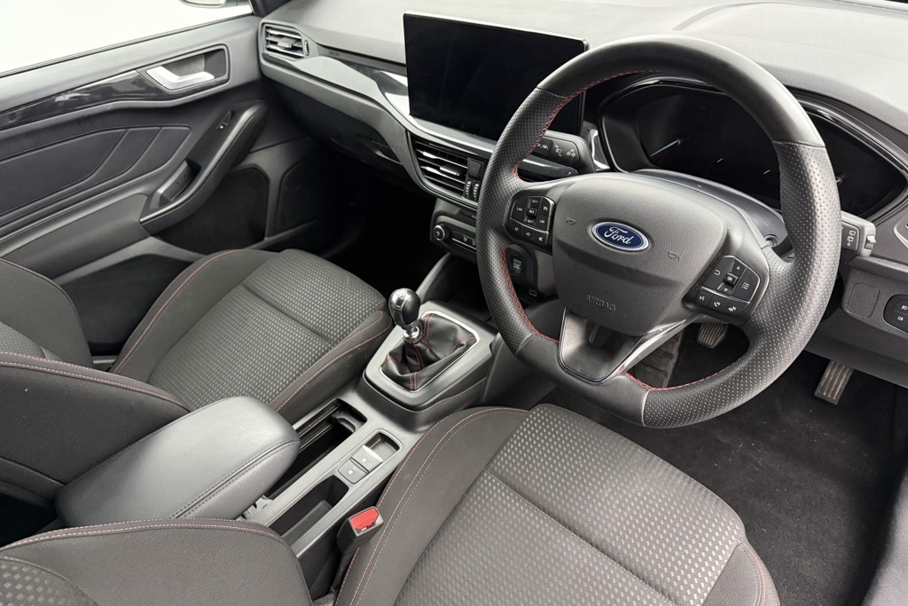 Ford Focus St-Line Edition Manual Petrol-Electric Hybrid Hatchback - Stock Number (1541483) - 1st supplementary image