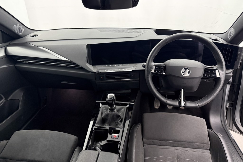 Vauxhall Astra Ultimate Manual Petrol Hatchback - Stock Number (1543481) - 2nd supplementary image