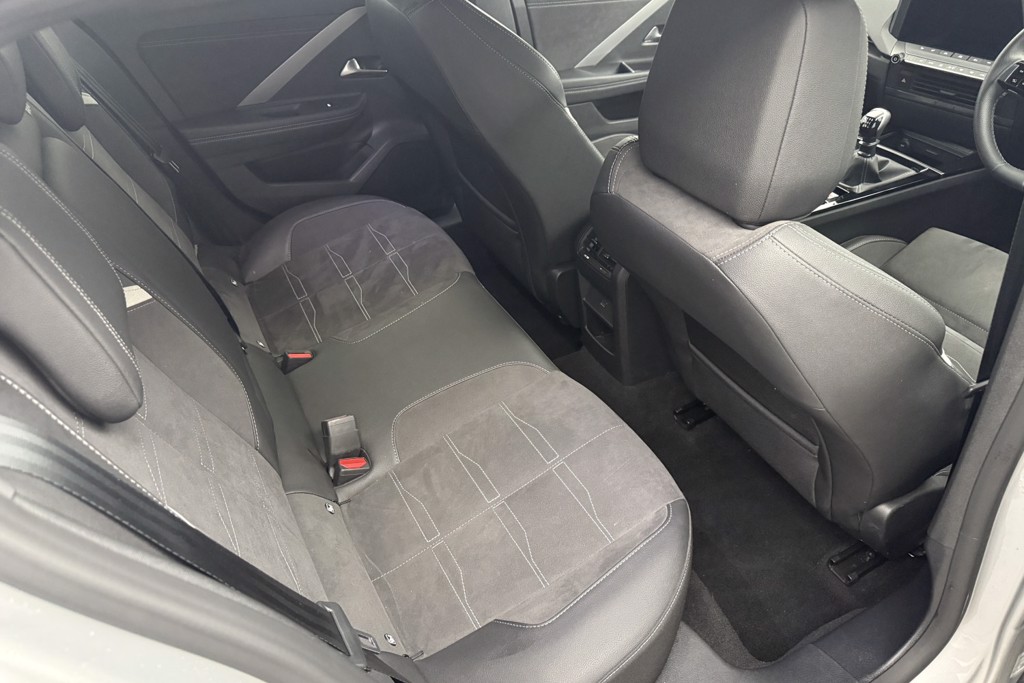 Vauxhall Astra Ultimate Manual Petrol Hatchback - Stock Number (1543481) - 22nd supplementary image