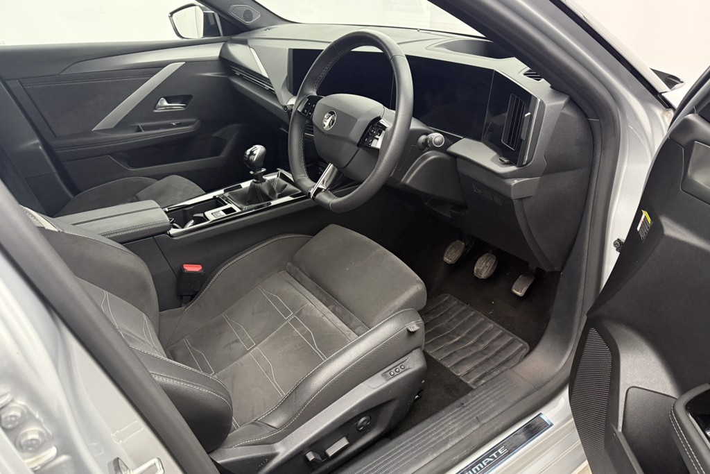 Vauxhall Astra Ultimate Manual Petrol Hatchback - Stock Number (1543481) - 1st supplementary image