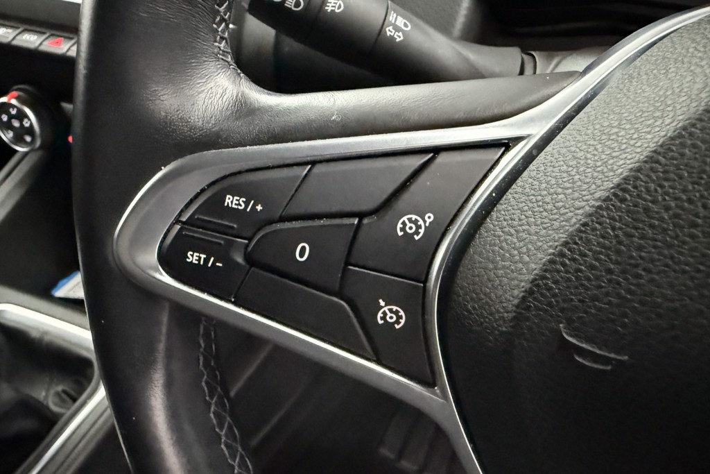 Renault Clio Iconic Manual Petrol Hatchback - Stock Number (1544962) - 4th supplementary image