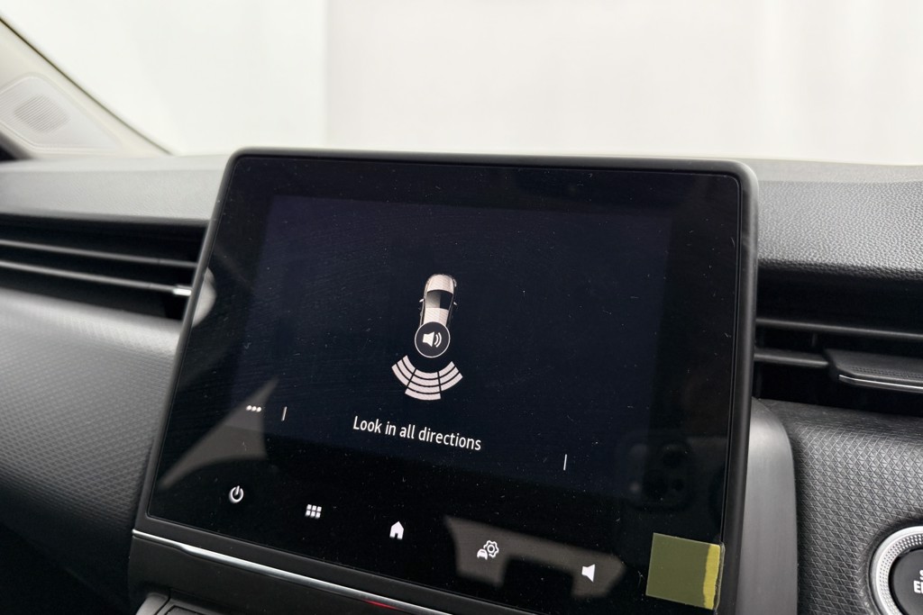 Renault Clio Iconic Manual Petrol Hatchback - Stock Number (1544962) - 12th supplementary image