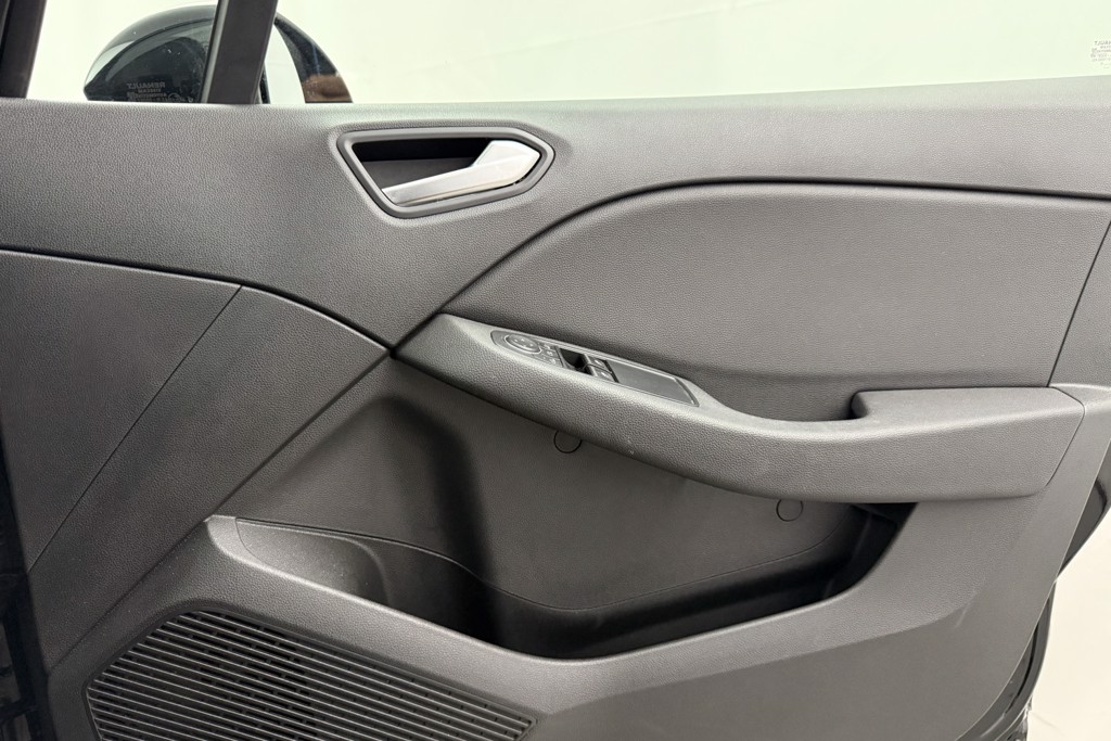 Renault Clio Iconic Manual Petrol Hatchback - Stock Number (1544962) - 16th supplementary image