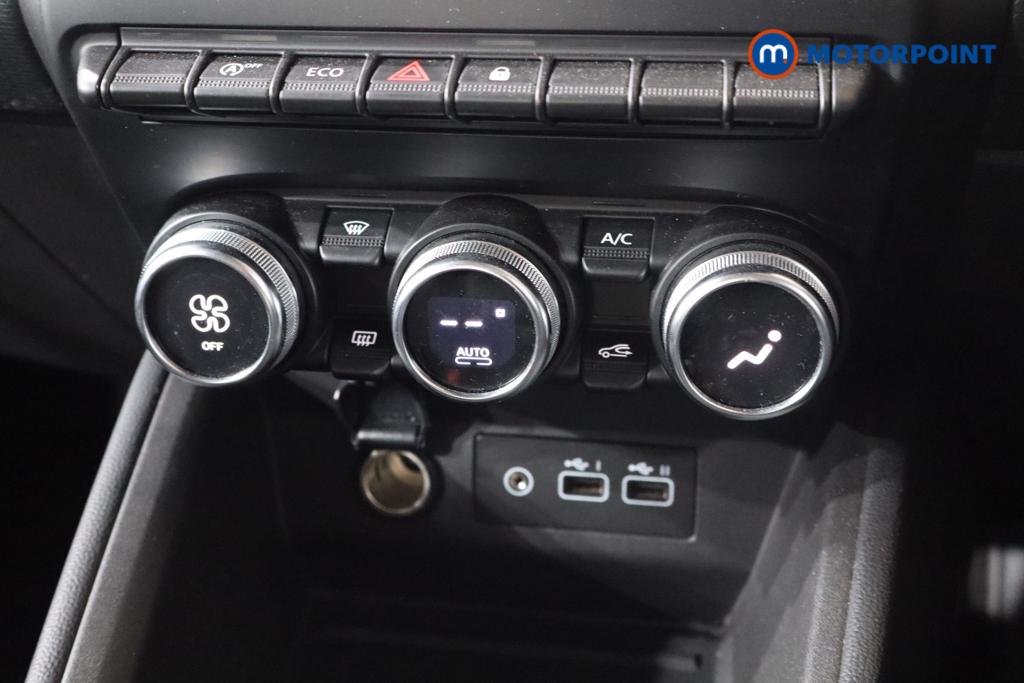Renault Clio Evolution Manual Petrol Hatchback - Stock Number (1545737) - 4th supplementary image