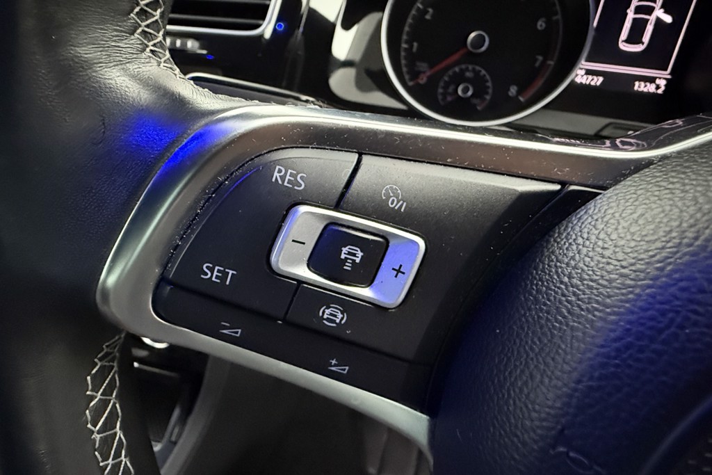Volkswagen Golf R-Line Manual Petrol Hatchback - Stock Number (1546638) - 4th supplementary image