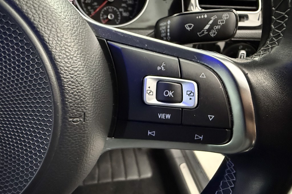 Volkswagen Golf R-Line Manual Petrol Hatchback - Stock Number (1546638) - 5th supplementary image