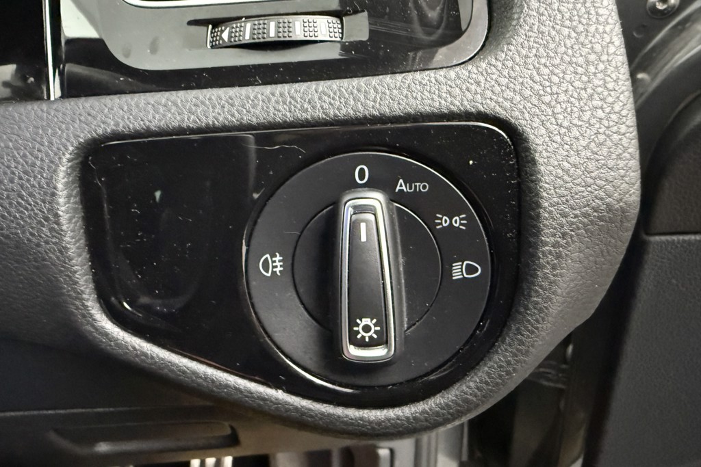 Volkswagen Golf R-Line Manual Petrol Hatchback - Stock Number (1546638) - 17th supplementary image