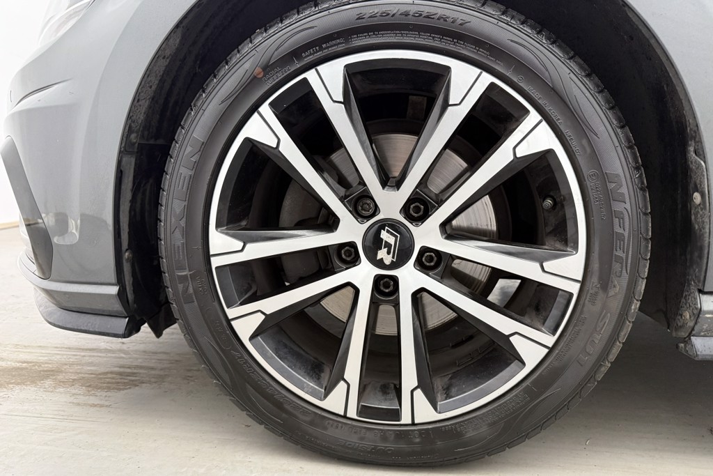 Volkswagen Golf R-Line Manual Petrol Hatchback - Stock Number (1546638) - 30th supplementary image