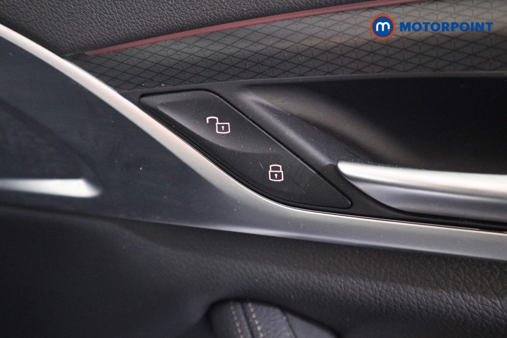 BMW 5 Series M Sport Automatic Petrol Plug-In Hybrid Estate - Stock Number (1546932) - 13th supplementary image