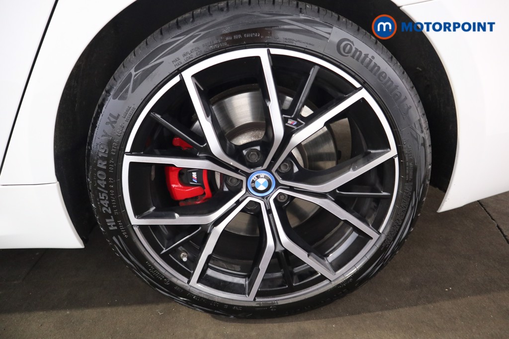 BMW 5 Series M Sport Automatic Petrol Plug-In Hybrid Estate - Stock Number (1546932) - 24th supplementary image