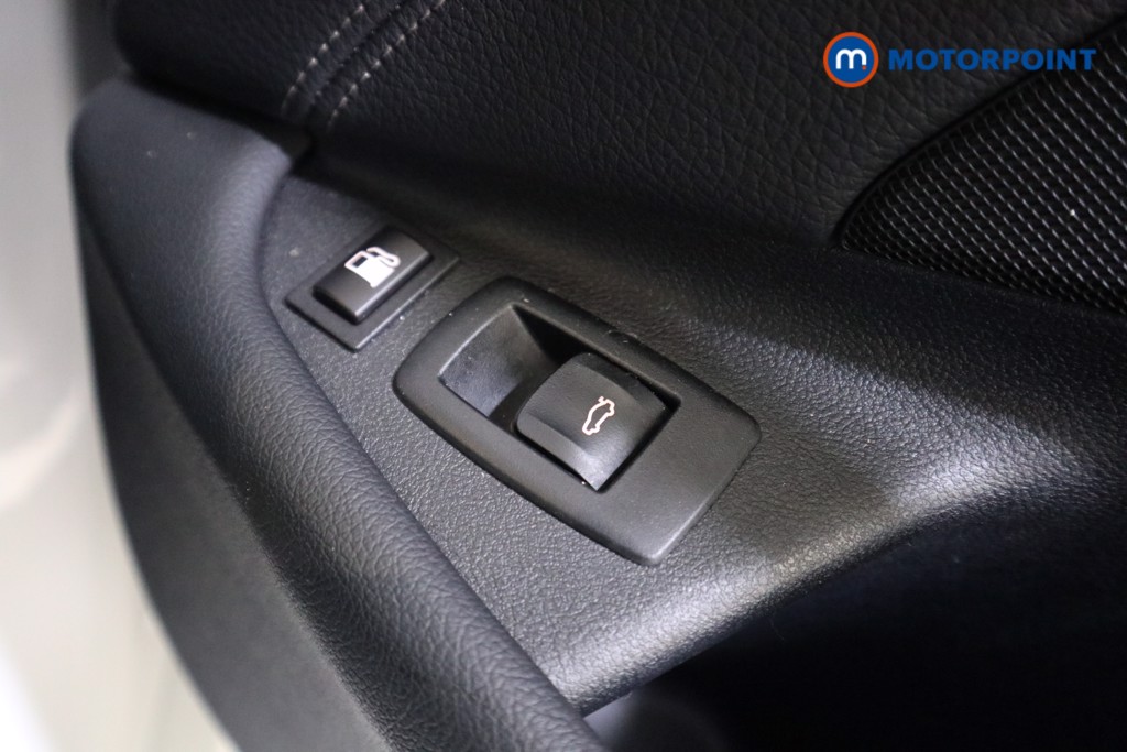 BMW 5 Series M Sport Automatic Petrol Plug-In Hybrid Estate - Stock Number (1547725) - 14th supplementary image
